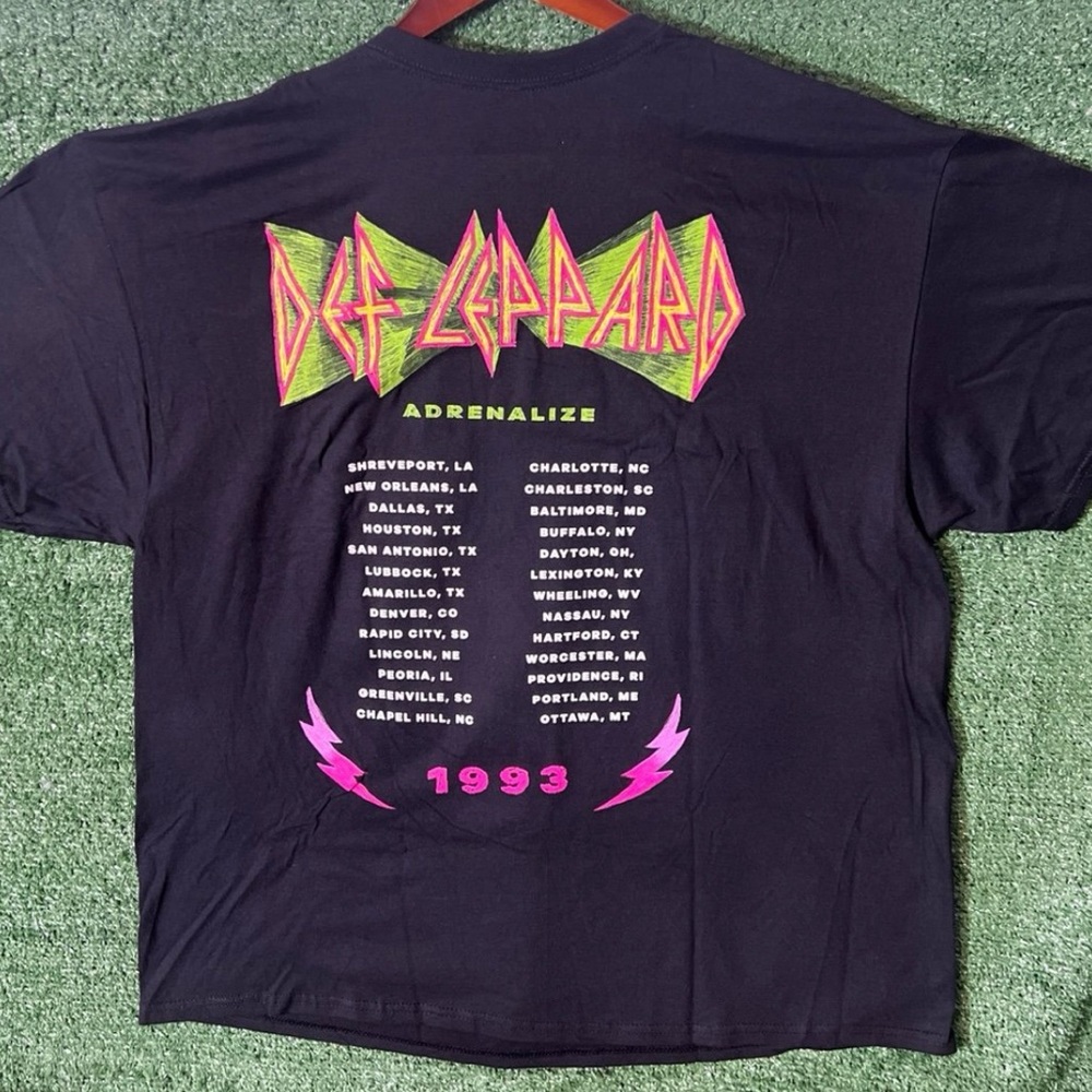 Def Leppard Black Graphic T-Shirt - Picture 2 of 3